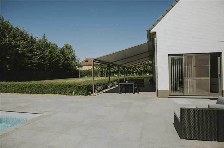 rolovacia-pergola-terasova-markiza-hrv-80-zip-2p-1.png